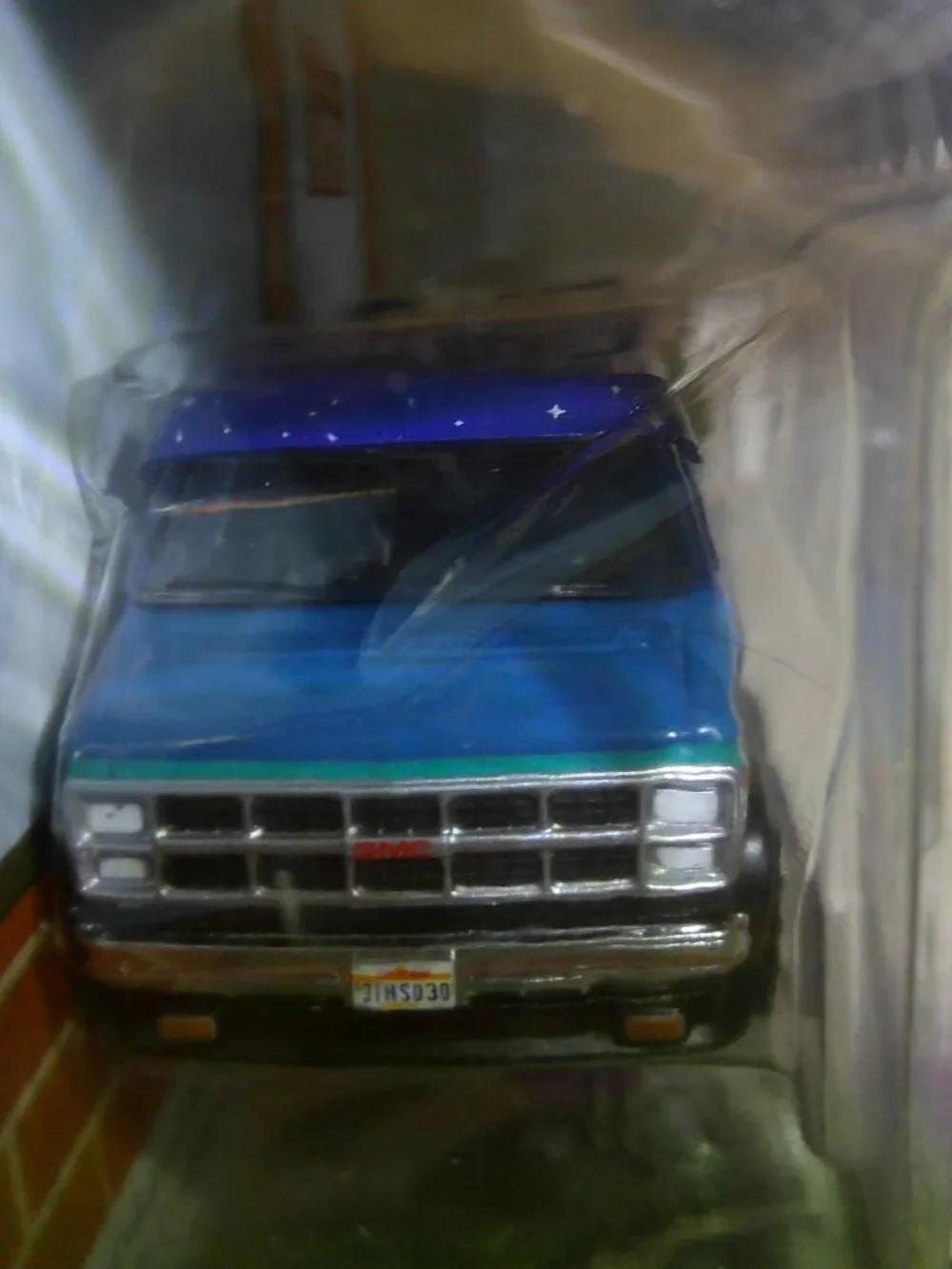 1:64 Greenlight Hobby Shop Series 3 ~ 1981 GMC Vandura Custom w Backpacker NIP